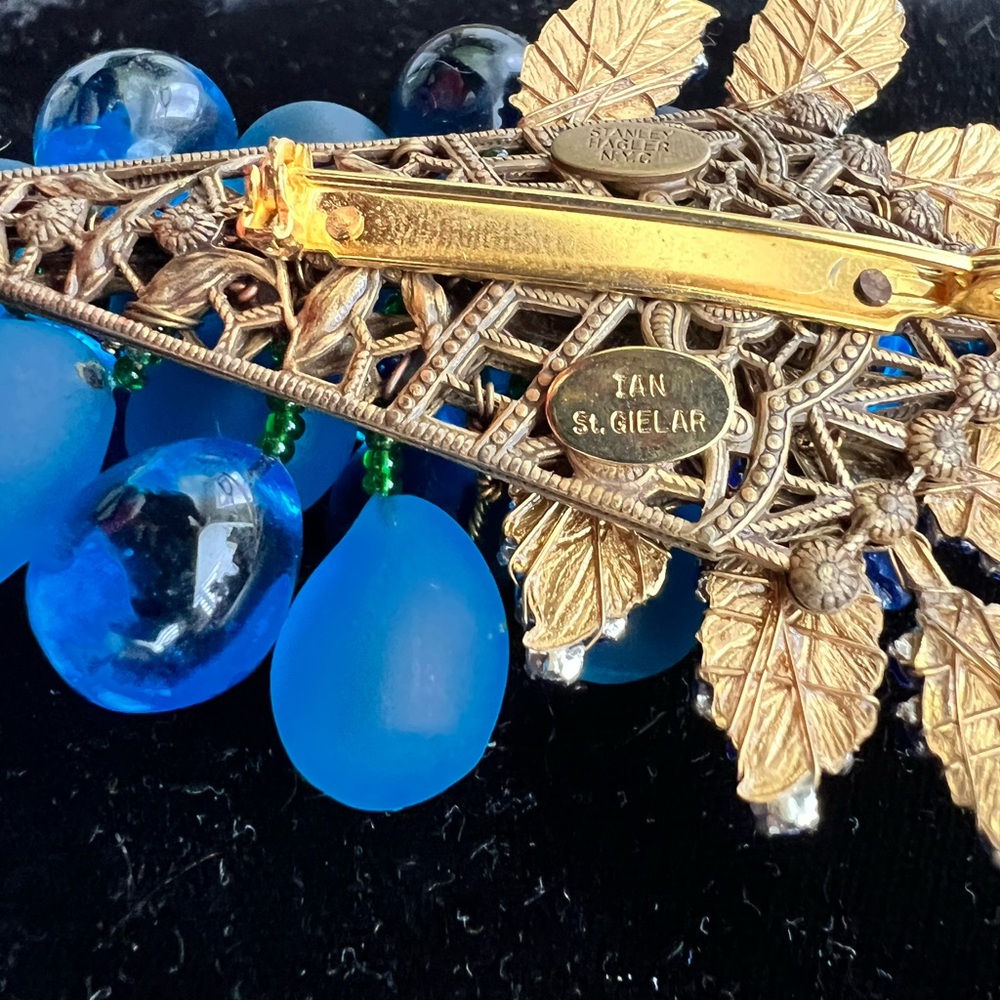 Stanley Hagler Blue Grapes Brooch - Picture 9 of 17